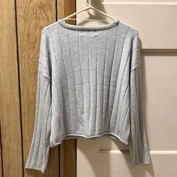⭐️ 2/$12 No Boundaries Light Gray Ribbed Sweatshirt - Picture 2 of 4